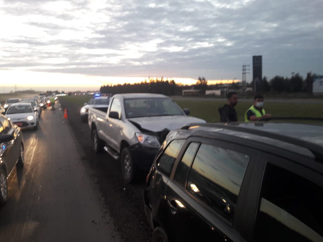 Domingo accidentado en la autopista: tres autos involucrados